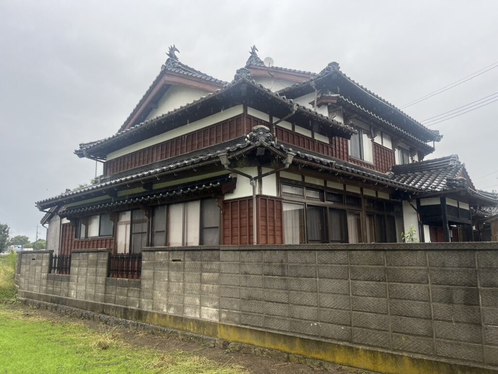 【大山町】純和風住宅！杉板の外壁塗装リフォーム！